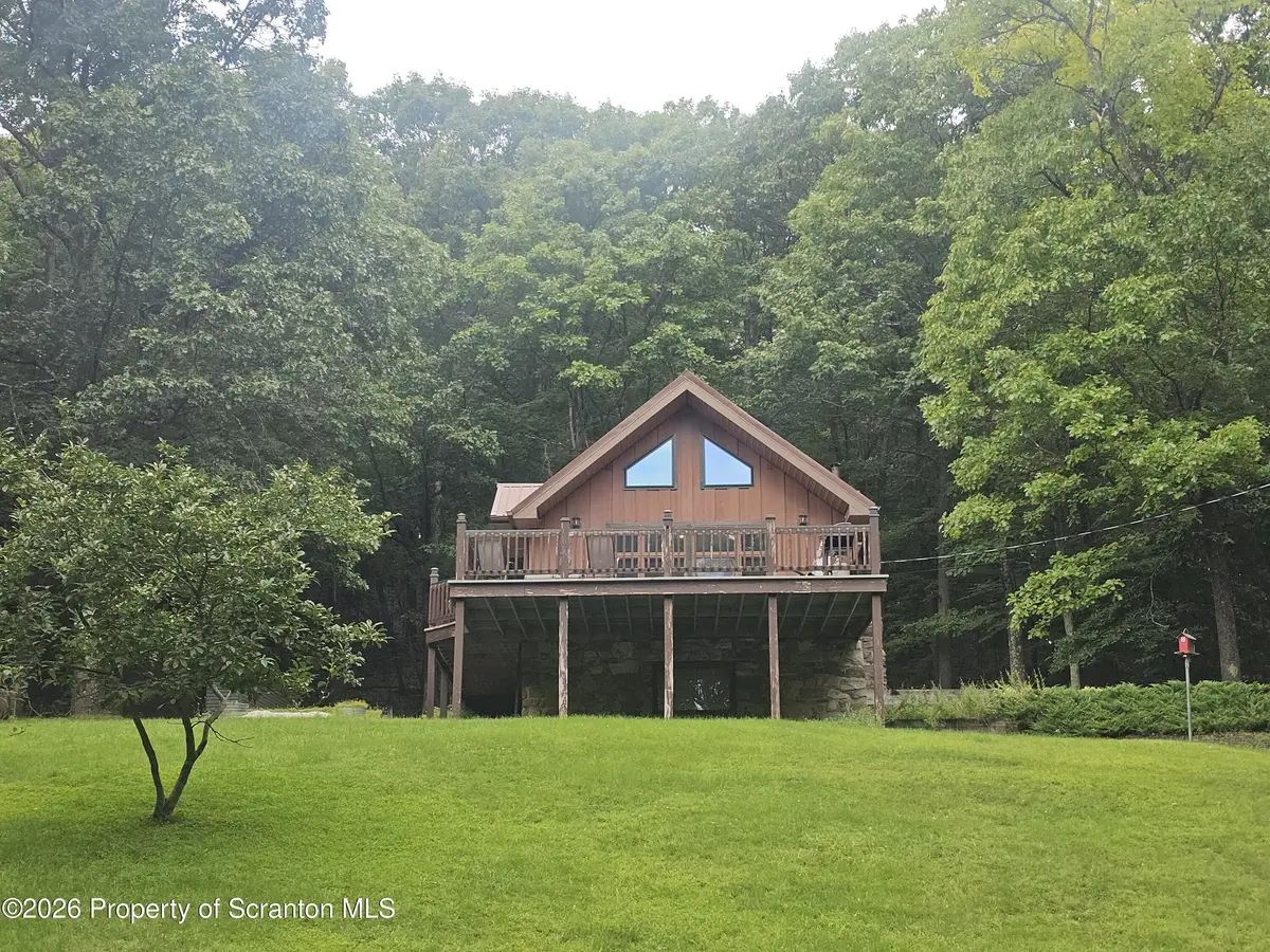 520 Snowflake LN, Shickshinny, PA 18655