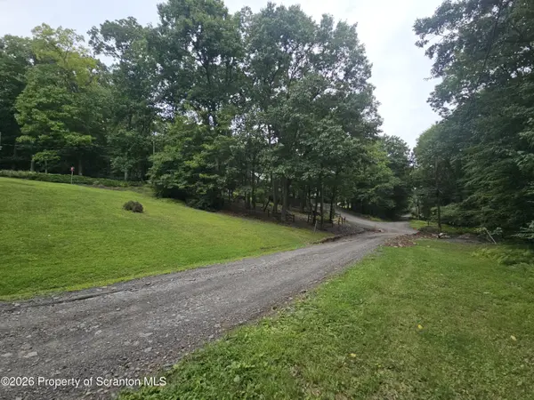 520 Snowflake LN, Shickshinny, PA 18655