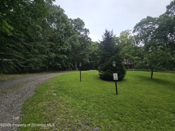 520 Snowflake LN, Shickshinny, PA 18655