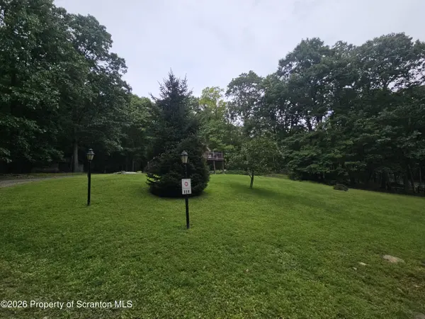 520 Snowflake LN, Shickshinny, PA 18655