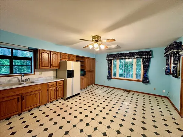 1609 Green Valley RD, St Joseph, MO 64505