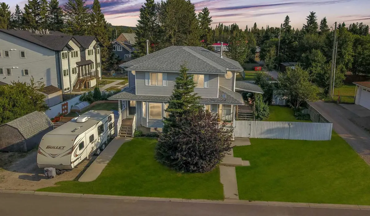 407 1 AVE NW, Sundre, AB T0M1X0