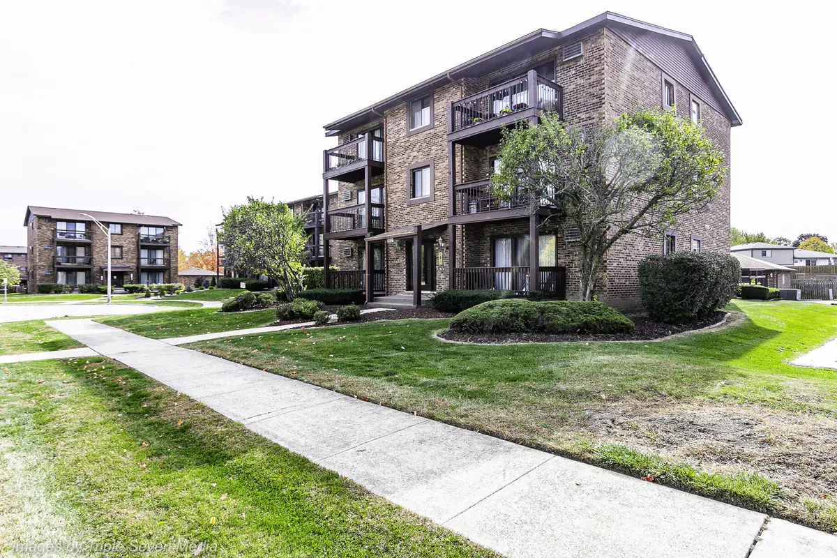 8621 Lexington CIR, Orland Park, IL 60462