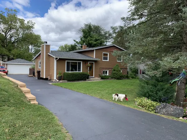 3206 Hunter Path, Mchenry, IL 60050