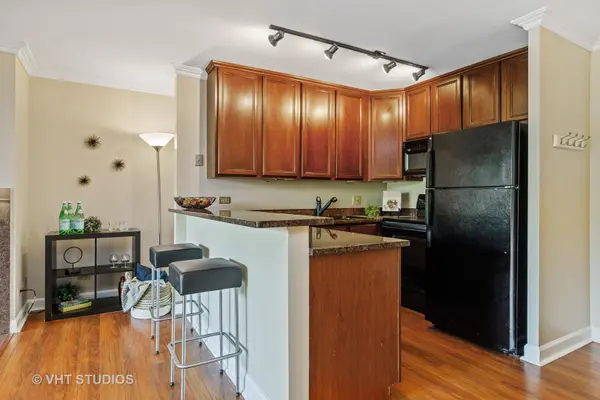 5810 OAKWOOD DR #1E, Lisle, IL 60532