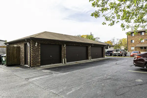 8621 Lexington CIR, Orland Park, IL 60462