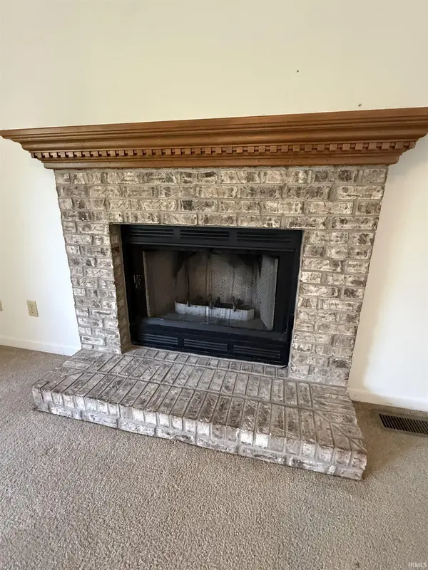 5182 Highland Cove CT, Monticello, IN 47960-1274