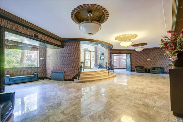 69-10 Yellowstone BLVD #202, Forest Hills, NY 11375