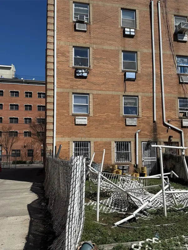 9318 170th ST, Jamaica, NY 11433