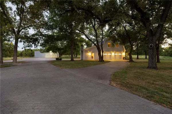 29601 SE Moreland School RD, Blue Springs, MO 64014