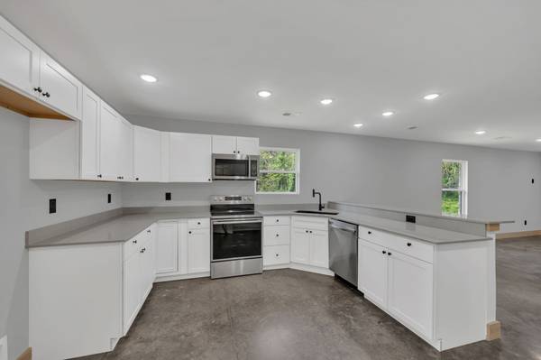 110 Hooper Dr, Charlotte, TN 37036