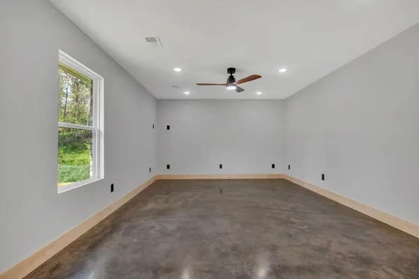 110 Hooper Dr, Charlotte, TN 37036