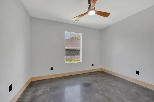 110 Hooper Dr, Charlotte, TN 37036