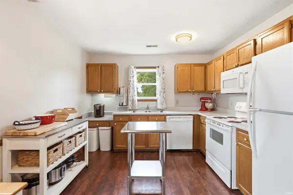 2115 Cortez DR, Kendallville, IN 46755-3008