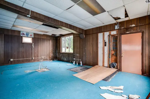 205 S West Ave, Lyons, KS 67554