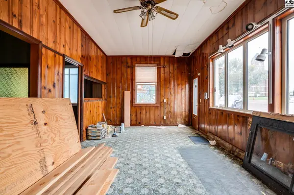 205 S West Ave, Lyons, KS 67554