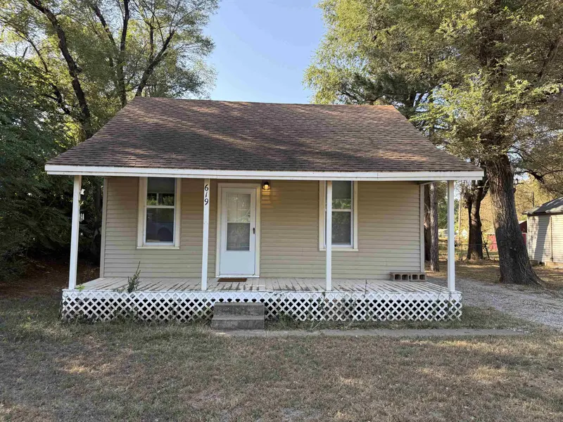 619 E C ave, Kingman, KS 67068
