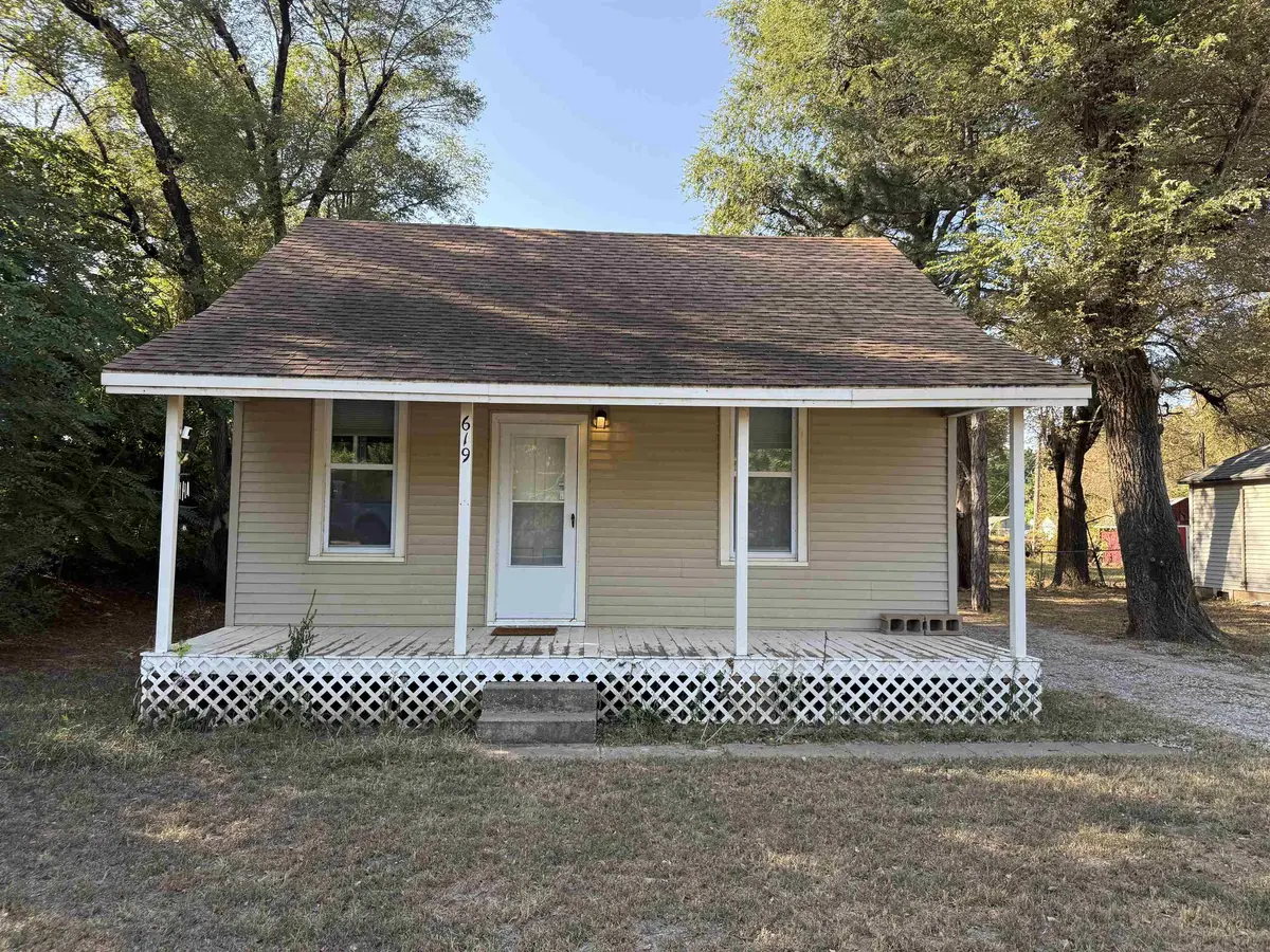 619 E C, Kingman, KS 67068