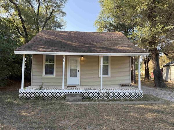 619 E C, Kingman, KS 67068