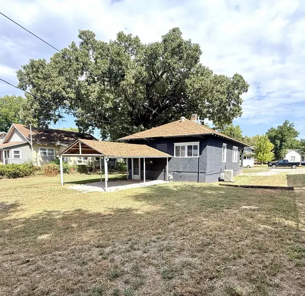 305 W Kansas Ave, Medicine Lodge, KS 67104