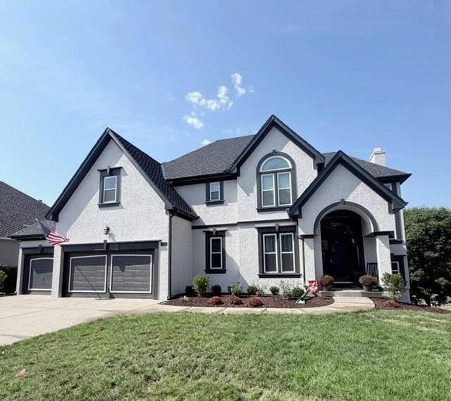 8008 Park Ridge DR, Parkville, MO 64152