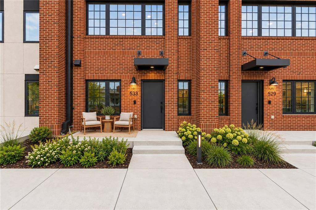 533 E 19th ST, Kansas City, MO 64108