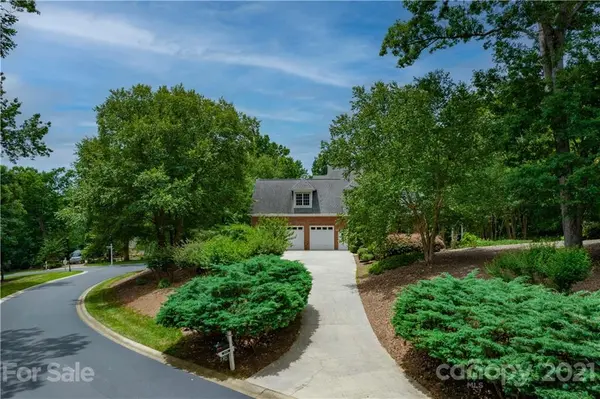 324 PORTERS GLEN LN, New London, NC 28127