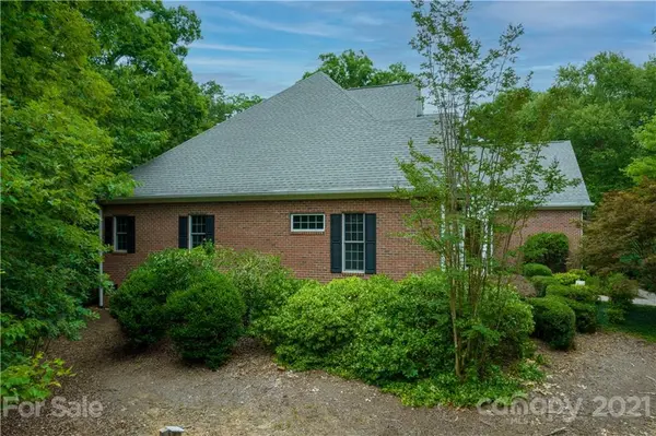 324 PORTERS GLEN LN, New London, NC 28127