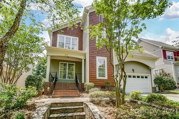 7518 Thorn Creek LN, Tega Cay, SC 29708
