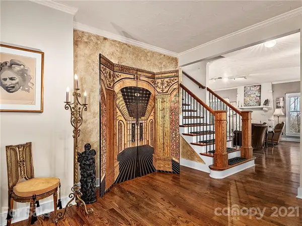 28 Lacoste DR, Hendersonville, NC 28739