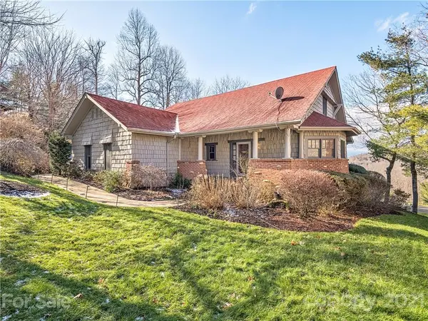 28 Lacoste DR, Hendersonville, NC 28739