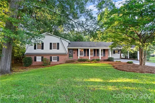 1005 Kennedy ST, Camden, SC 29020