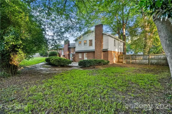 1005 Kennedy ST, Camden, SC 29020
