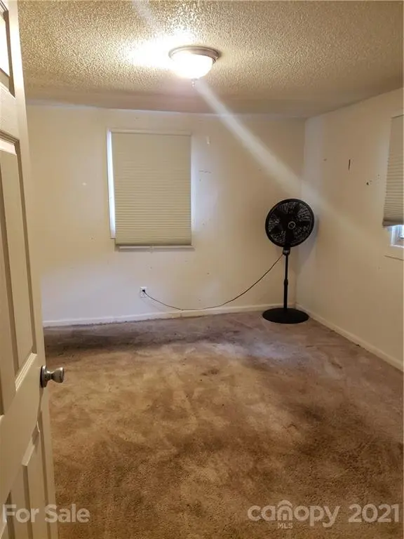 31 20th ST NW, Hickory, NC 28601
