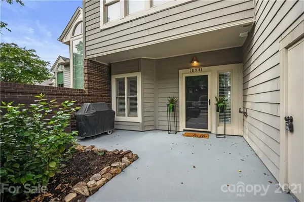 18541 Vineyard Point LN, Cornelius, NC 28031