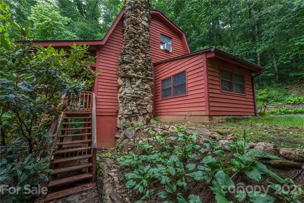 20 Sean DR, Swannanoa, NC 28778