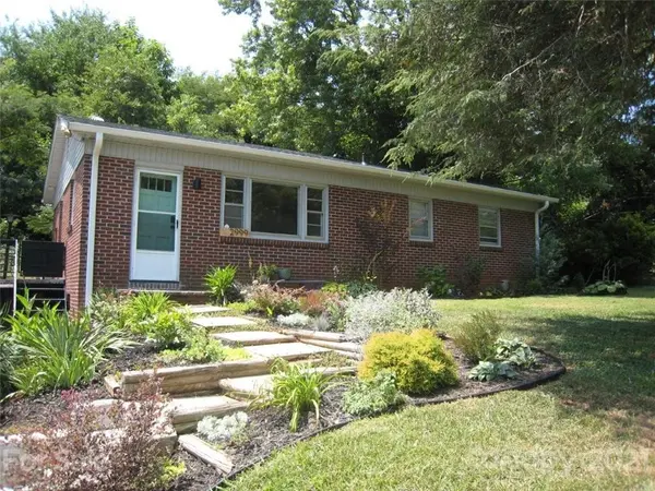 2999 1st Avenue PL NW, Hickory, NC 28601