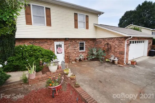 1423 Little RD, Newton, NC 28658