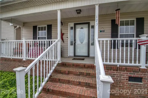 123 Mallory LN, Statesville, NC 28625