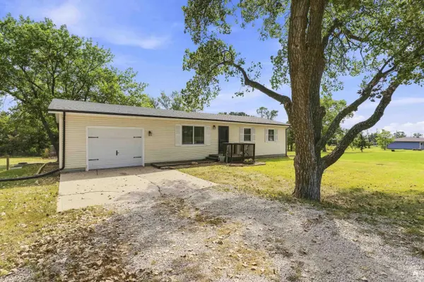 604 N Scott DR, Westmoreland, KS 66549
