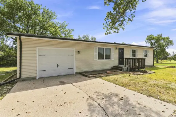 604 N Scott DR, Westmoreland, KS 66549