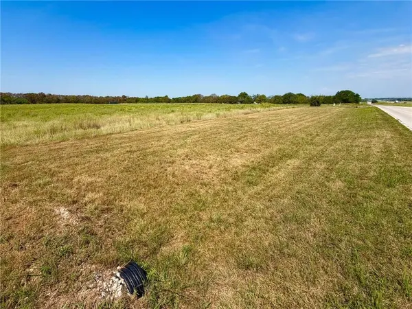 29610 S West Outer RD, Harrisonville, MO 64701