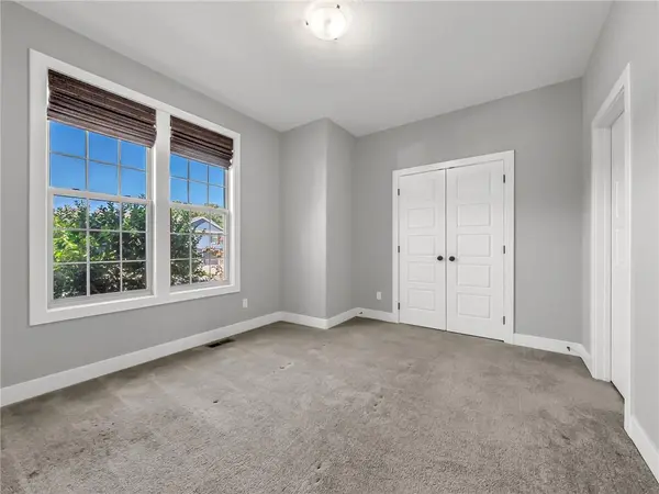 8615 NW 74th TER, Kansas City, MO 64152