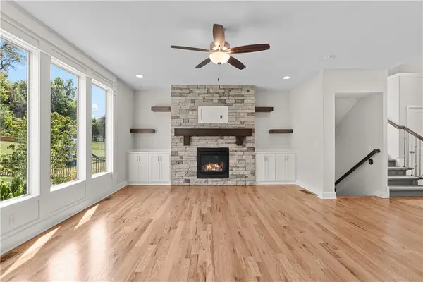 2911 SW Arthur DR, Lee's Summit, MO 64082