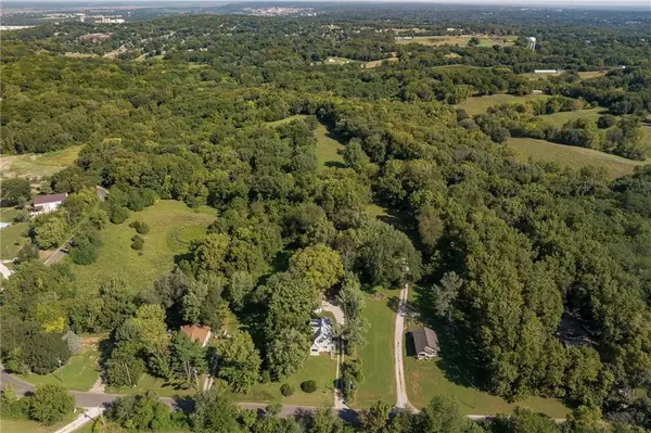 1509 SE Bush RD, St Joseph, MO 64504