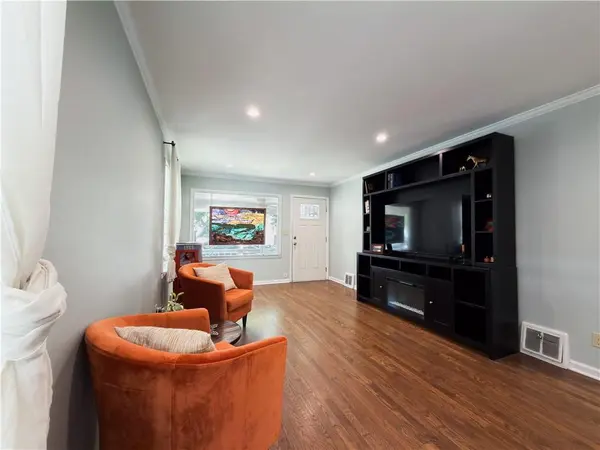 1007 E 22nd AVE, North Kansas City, MO 64116