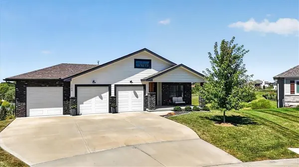 1100 NE Goshen CT, Lee's Summit, MO 64064