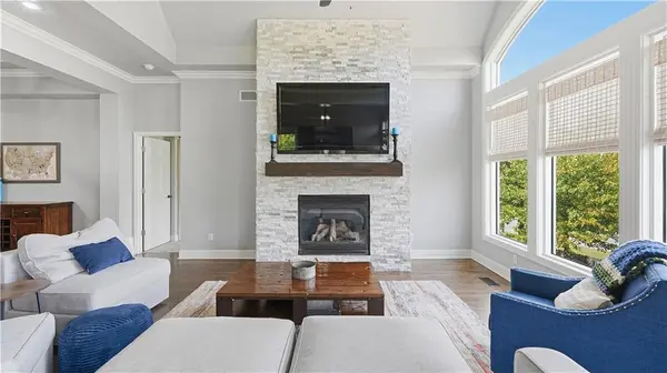 109 SE Chelsea DR, Lee's Summit, MO 64063