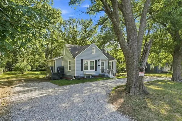 6315 E Red Bridge RD, Kansas City, MO 64134