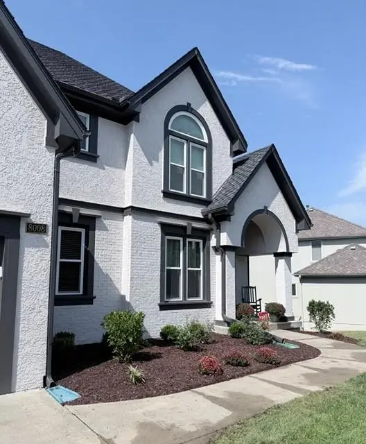 8008 Park Ridge DR, Parkville, MO 64152